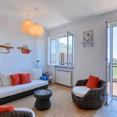3 Bedroom Beautiful In Moneglia