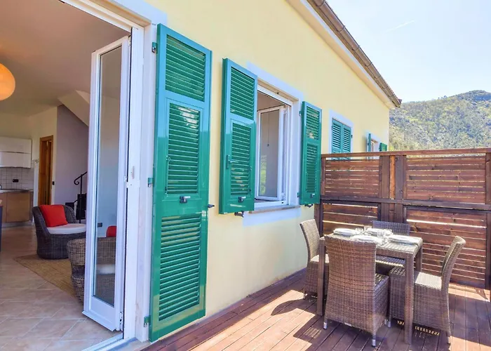 3 Bedroom Beautiful In Moneglia