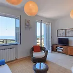 3 Bedroom Beautiful In Casa de Férias Moneglia