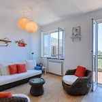 3 Bedroom Beautiful In Moneglia