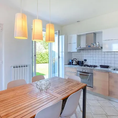 3 Bedroom Beautiful In * מונליה