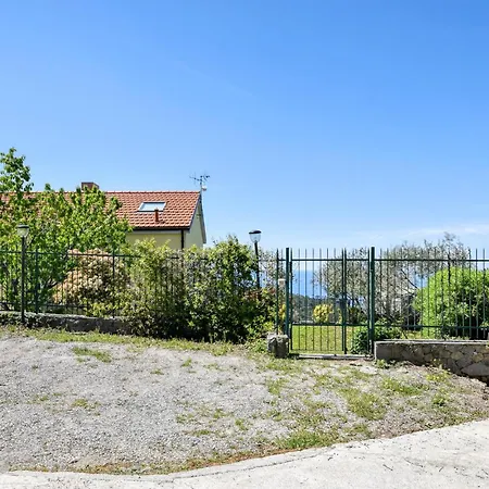 בית נופש 3 Bedroom Beautiful In